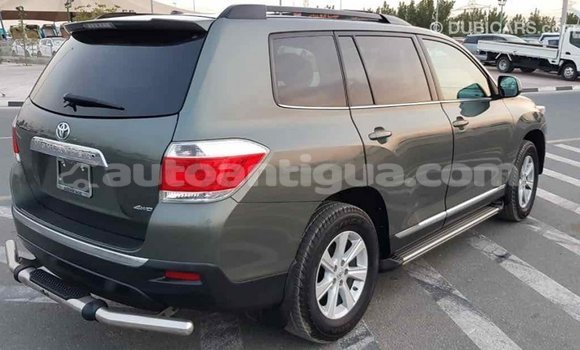 Buy Import Toyota Highlander Green Car in Import - Dubai in Antigua Buy Import Toyota Highlander Green Car in Import - Dubai in Antigua