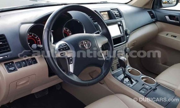 Buy Import Toyota Highlander Green Car in Import - Dubai in Antigua Buy Import Toyota Highlander Green Car in Import - Dubai in Antigua