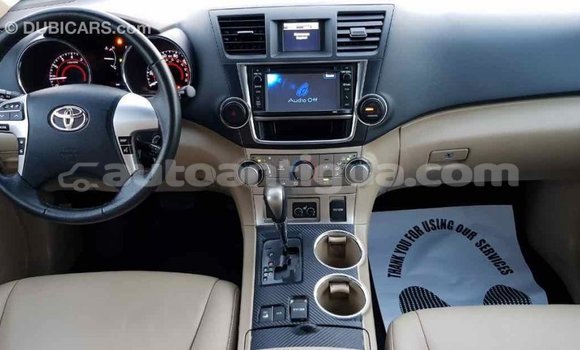 Buy Import Toyota Highlander Green Car in Import - Dubai in Antigua Buy Import Toyota Highlander Green Car in Import - Dubai in Antigua