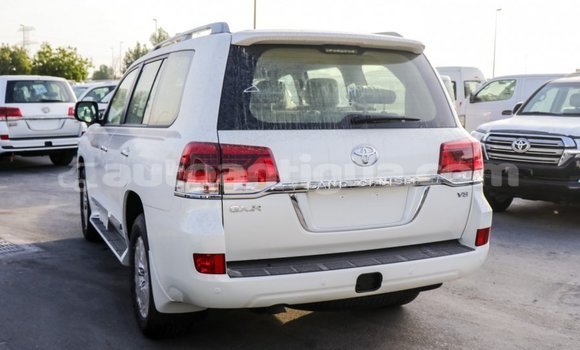 Buy Import Toyota Land Cruiser White Car in Import - Dubai in Antigua Buy Import Toyota Land Cruiser White Car in Import - Dubai in Antigua