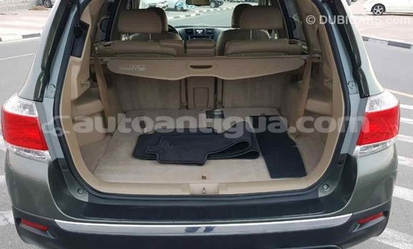 Buy Import Toyota Highlander Green Car in Import - Dubai in Antigua Buy Import Toyota Highlander Green Car in Import - Dubai in Antigua