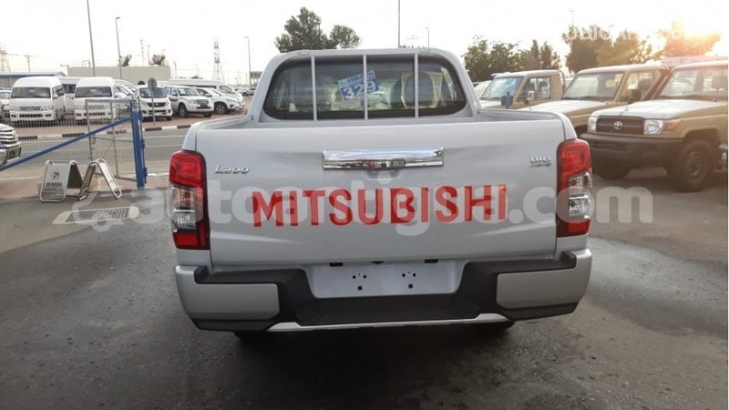 Big with watermark mitsubishi l200 antigua import dubai 2058