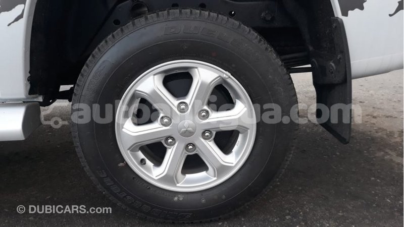 Big with watermark mitsubishi l200 antigua import dubai 2058