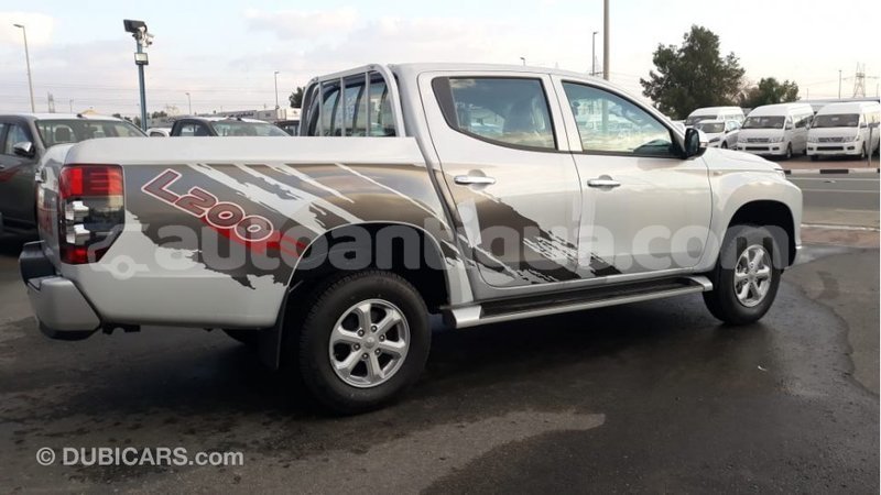 Big with watermark mitsubishi l200 antigua import dubai 2063