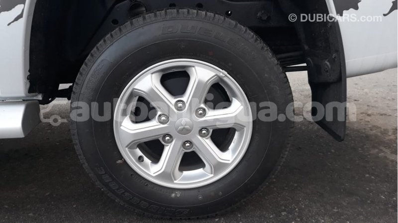 Big with watermark mitsubishi l200 antigua import dubai 2063