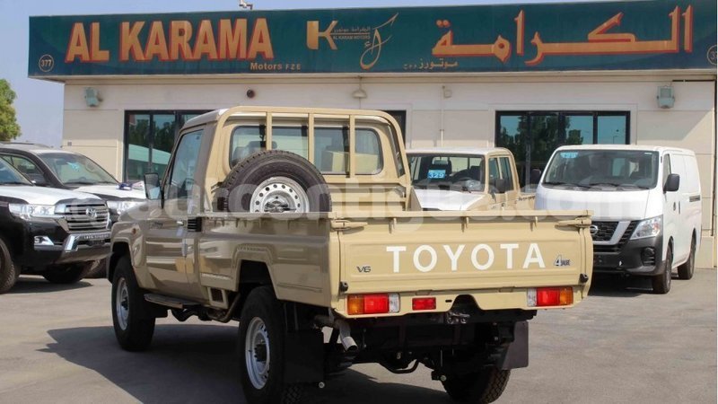 Big with watermark toyota land cruiser antigua import dubai 2065