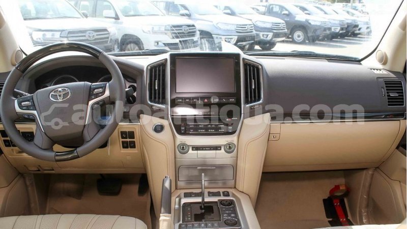 Big with watermark toyota land cruiser antigua import dubai 2068