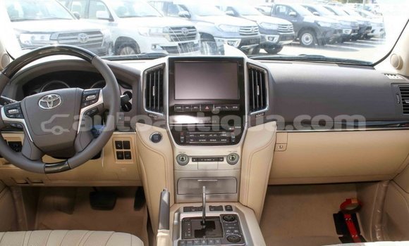 Buy Import Toyota Land Cruiser White Car in Import - Dubai in Antigua Buy Import Toyota Land Cruiser White Car in Import - Dubai in Antigua