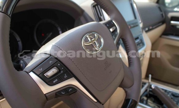 Buy Import Toyota Land Cruiser White Car in Import - Dubai in Antigua Buy Import Toyota Land Cruiser White Car in Import - Dubai in Antigua