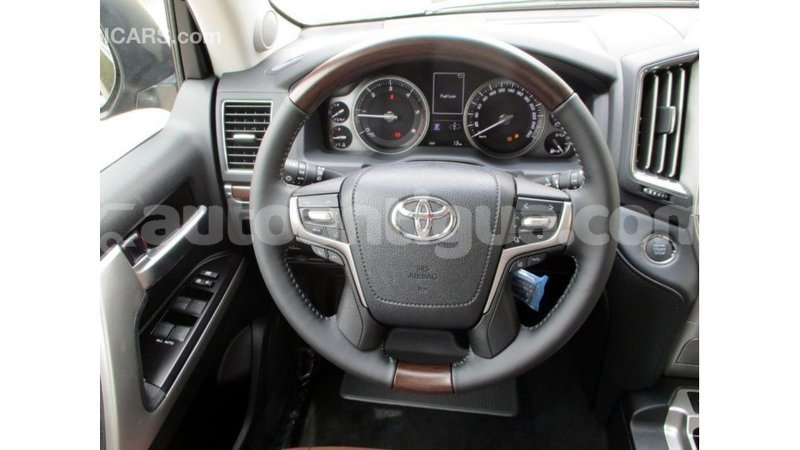 Big with watermark toyota land cruiser antigua import dubai 2070