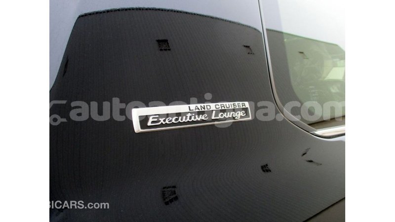 Big with watermark toyota land cruiser antigua import dubai 2089