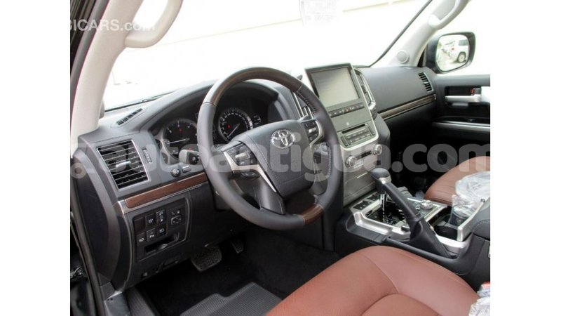 Big with watermark toyota land cruiser antigua import dubai 2089