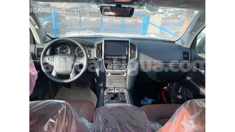 Big with watermark toyota land cruiser antigua import dubai 2089