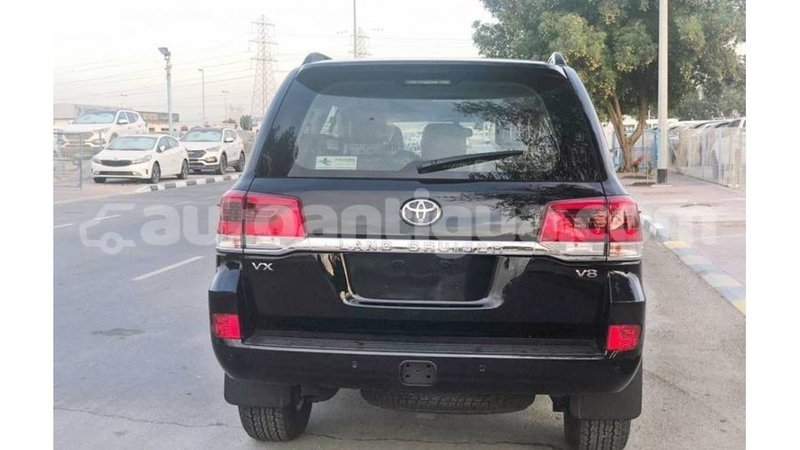 Big with watermark toyota land cruiser antigua import dubai 2100