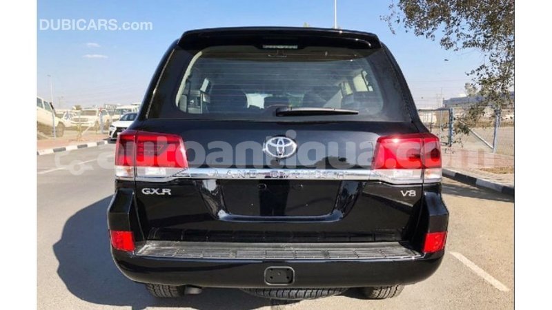 Big with watermark toyota land cruiser antigua import dubai 2104