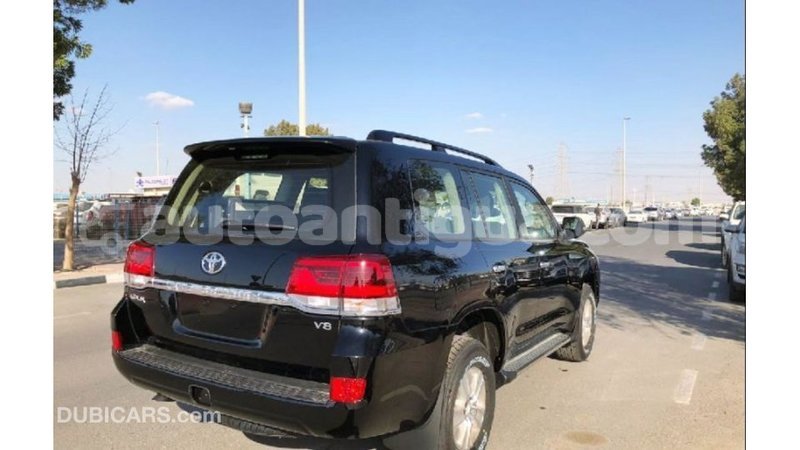 Big with watermark toyota land cruiser antigua import dubai 2104
