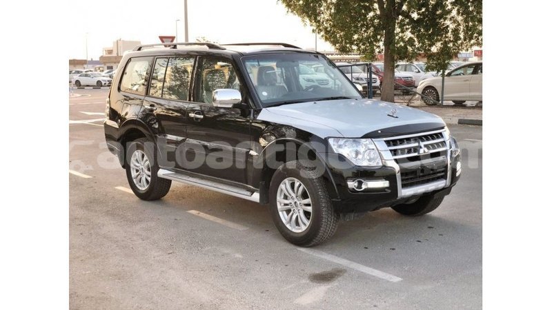 Big with watermark mitsubishi pajero antigua import dubai 2123