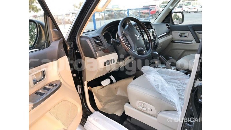 Big with watermark mitsubishi pajero antigua import dubai 2123