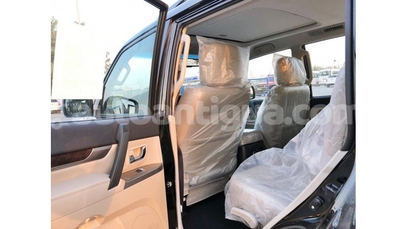 Big with watermark mitsubishi pajero antigua import dubai 2123