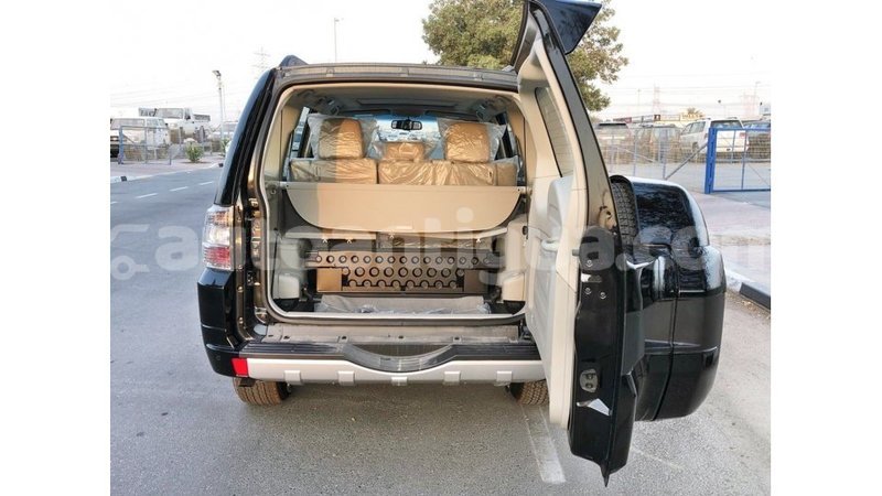 Big with watermark mitsubishi pajero antigua import dubai 2123