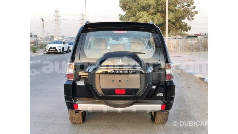 Big with watermark mitsubishi pajero antigua import dubai 2123