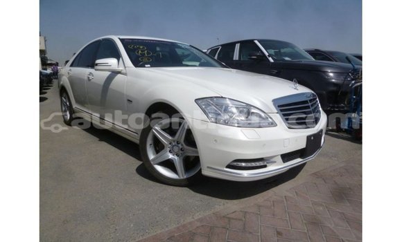 Buy Import Mercedes-Benz 190 (W201) White Car in Import - Dubai in Antigua Buy Import Mercedes-Benz 190 (W201) White Car in Import - Dubai in Antigua