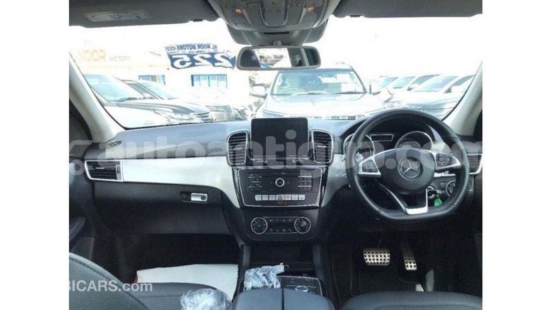 Big with watermark mercedes benz gle antigua import dubai 2136