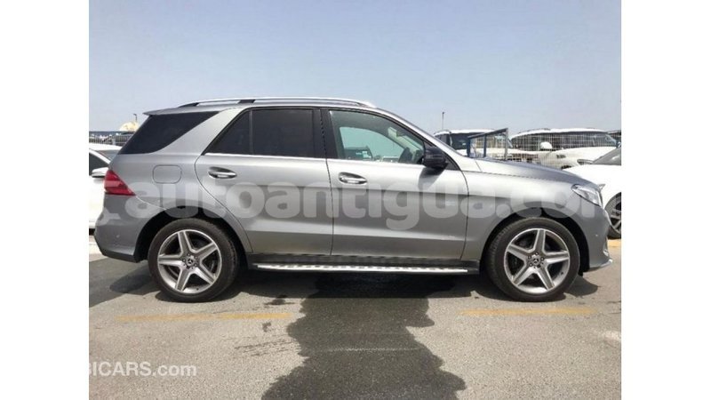 Big with watermark mercedes benz gle antigua import dubai 2136
