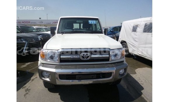 Buy Import Toyota Land Cruiser White Car in Import - Dubai in Antigua Buy Import Toyota Land Cruiser White Car in Import - Dubai in Antigua