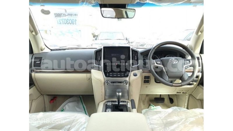 Big with watermark toyota land cruiser antigua import dubai 2145