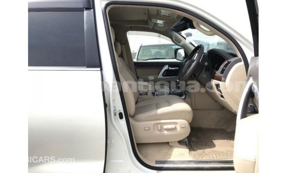 Buy Import Toyota Land Cruiser White Car in Import - Dubai in Antigua Buy Import Toyota Land Cruiser White Car in Import - Dubai in Antigua