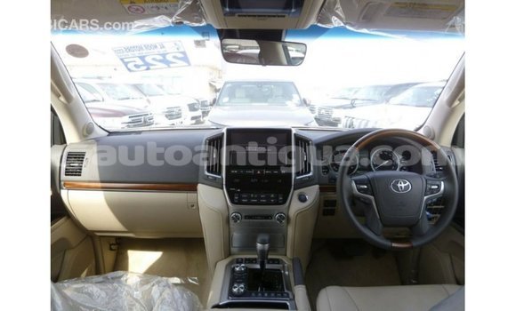 Buy Import Toyota Land Cruiser White Car in Import - Dubai in Antigua Buy Import Toyota Land Cruiser White Car in Import - Dubai in Antigua