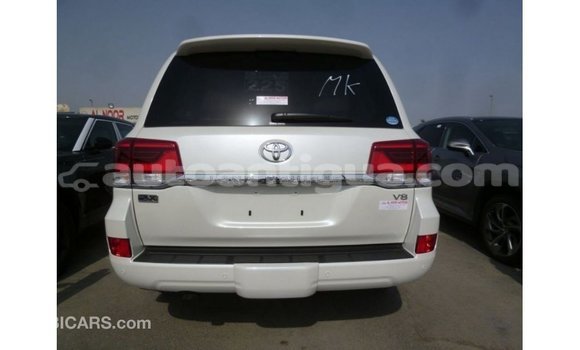 Buy Import Toyota Land Cruiser White Car in Import - Dubai in Antigua Buy Import Toyota Land Cruiser White Car in Import - Dubai in Antigua