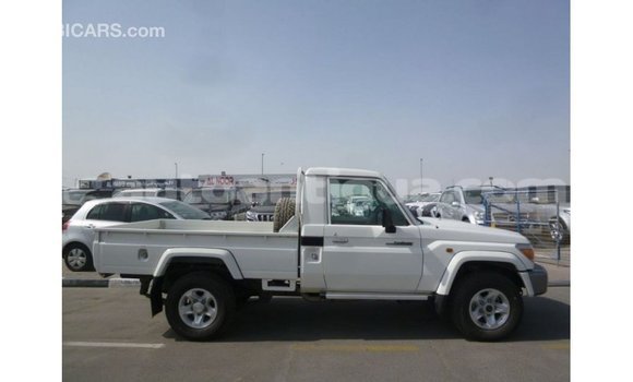 Buy Import Toyota Land Cruiser White Car in Import - Dubai in Antigua Buy Import Toyota Land Cruiser White Car in Import - Dubai in Antigua