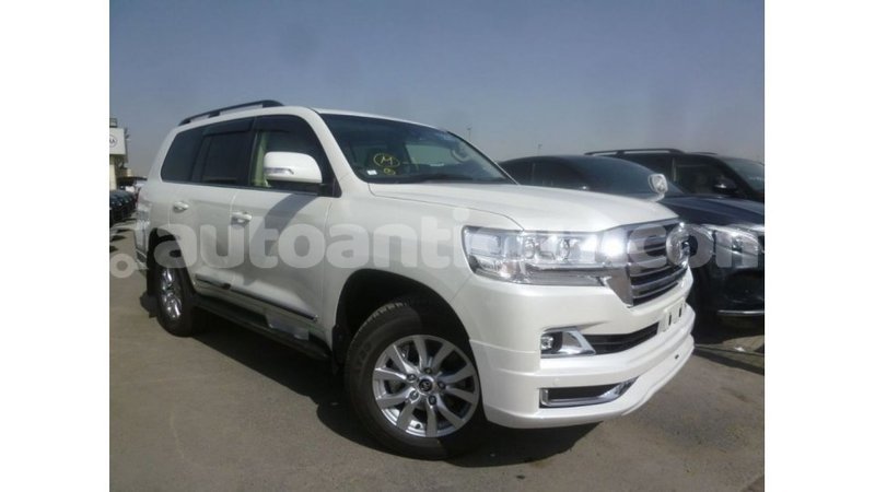 Big with watermark toyota land cruiser antigua import dubai 2175