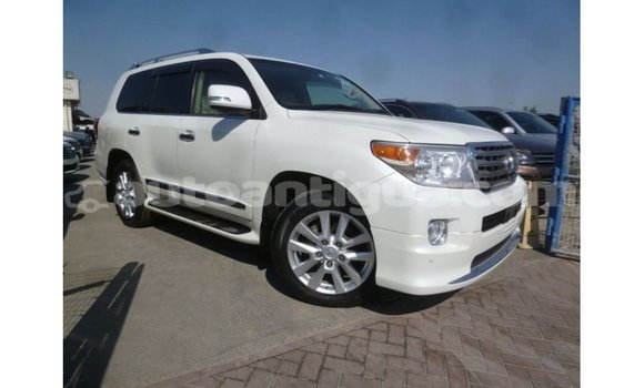 Buy Import Toyota Land Cruiser White Car in Import - Dubai in Antigua Buy Import Toyota Land Cruiser White Car in Import - Dubai in Antigua