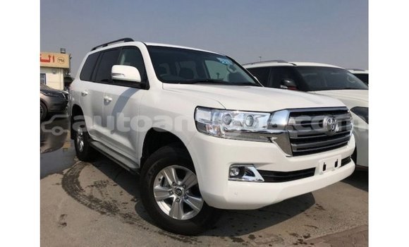 Buy Import Toyota Land Cruiser White Car in Import - Dubai in Antigua Buy Import Toyota Land Cruiser White Car in Import - Dubai in Antigua