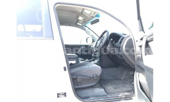 Buy Import Toyota Land Cruiser White Car in Import - Dubai in Antigua Buy Import Toyota Land Cruiser White Car in Import - Dubai in Antigua