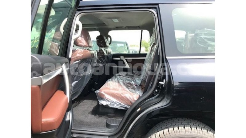 Big with watermark toyota land cruiser antigua import dubai 2198