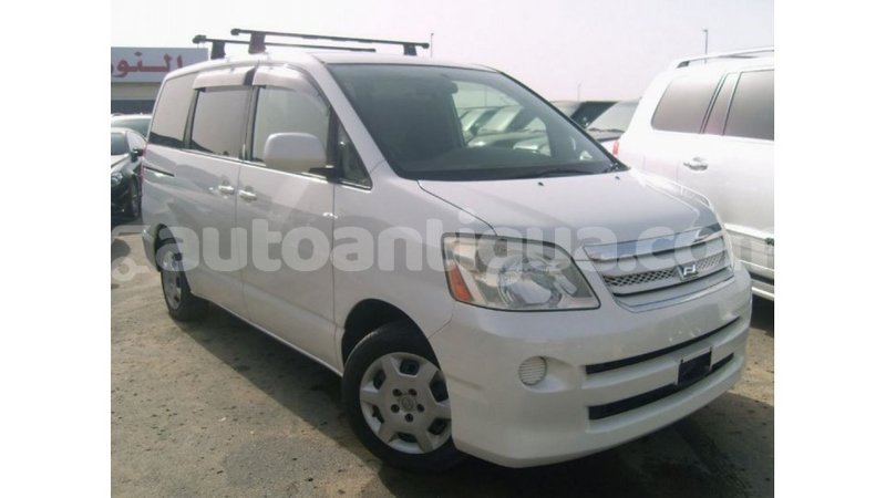 Big with watermark toyota noah antigua import dubai 2203