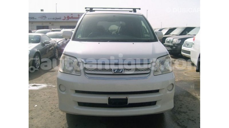 Big with watermark toyota noah antigua import dubai 2203