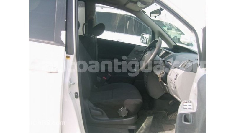 Big with watermark toyota noah antigua import dubai 2203