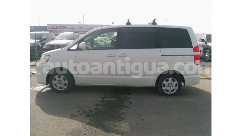 Big with watermark toyota noah antigua import dubai 2203