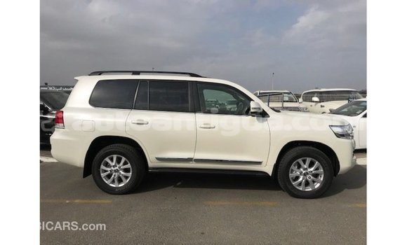 Buy Import Toyota Land Cruiser White Car in Import - Dubai in Antigua Buy Import Toyota Land Cruiser White Car in Import - Dubai in Antigua