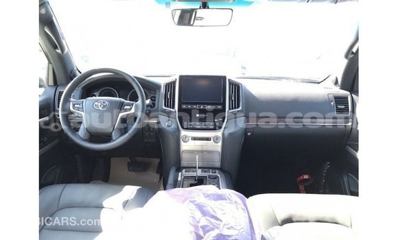 Buy Import Toyota Land Cruiser White Car in Import - Dubai in Antigua Buy Import Toyota Land Cruiser White Car in Import - Dubai in Antigua