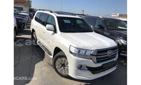 Buy Import Toyota Land Cruiser White Car in Import - Dubai in Antigua Buy Import Toyota Land Cruiser White Car in Import - Dubai in Antigua