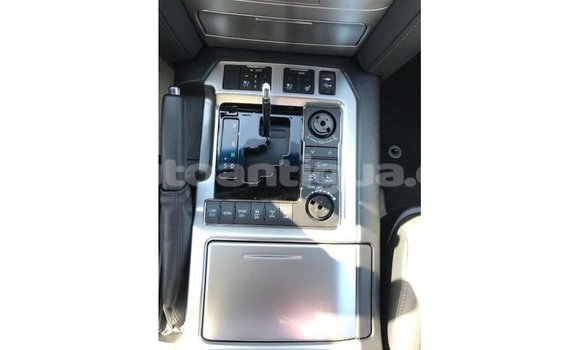 Buy Import Toyota Land Cruiser White Car in Import - Dubai in Antigua Buy Import Toyota Land Cruiser White Car in Import - Dubai in Antigua