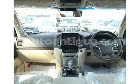 Buy Import Toyota Land Cruiser White Car in Import - Dubai in Antigua Buy Import Toyota Land Cruiser White Car in Import - Dubai in Antigua