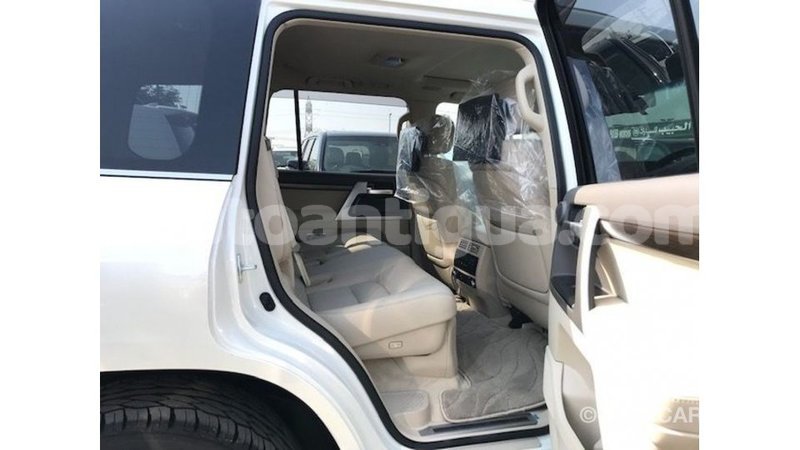 Big with watermark toyota land cruiser antigua import dubai 2289