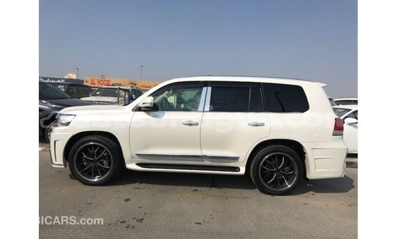 Buy Import Toyota Land Cruiser White Car in Import - Dubai in Antigua Buy Import Toyota Land Cruiser White Car in Import - Dubai in Antigua